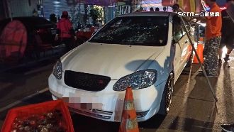 轎車駕駛血糖低　衝進廟會辦桌帳篷