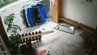 宜蘭男疑毒駕暴衝　撞翻多車致2傷！