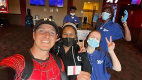 拉米羅（Ramiro Alanis）看了292次《蜘蛛人：無家日》。（圖／翻攝自eltigrevengador IG）