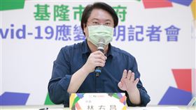 基隆市府擬針對小學1.5萬師生推1週2次快篩基隆市長林右昌14日在線上記者會表示，基隆小學包括教職員工和師生約1萬5000人，他的確正在思考快篩計畫是否要針對小學生嘗試，大概4天做1次快篩，原則上規劃週一、週四上課前各做1次，如此才可持續追蹤，不過相關計畫仍有待中央核定。（基隆市政府提供）中央社記者王朝鈺傳真  111年4月14日