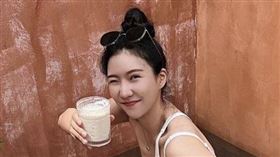 田依甯曬出火辣泳裝照。（圖／翻攝自田依甯性IG）