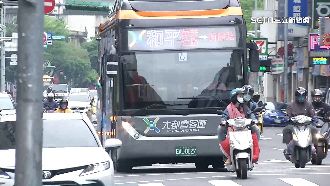 電動巴士上路4天卡半路！鴻華回應了