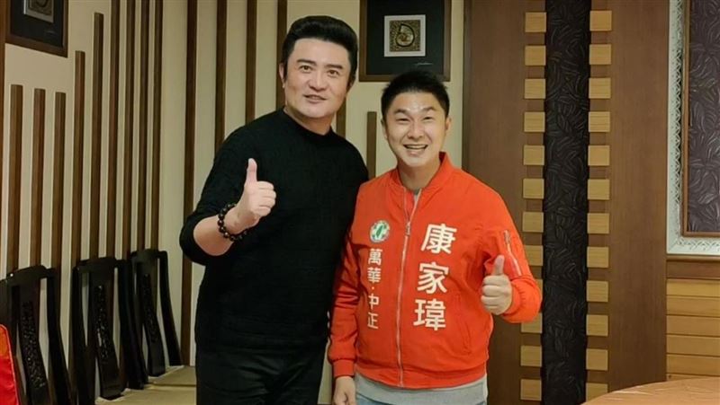 演員李㼈力挺萬華中正新人康家瑋