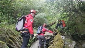 新／清境農場傳命案！男浮屍赤裸溺斃（圖／翻攝自神鷹山區搜救隊清境中隊）