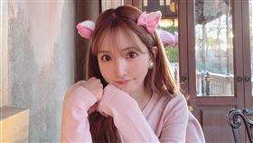 「大片粉色」直衝眼球！三上悠亞下身失蹤　萬人擠破頭搶看。IG@yua_mikami