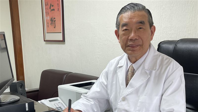 新冠已輕症還怕幹嘛？！他發驚人之語