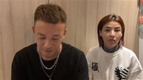 阿Ben（左）和徐小可（右）開直播。（圖／翻攝自白吉勝&徐小可 Love 白宮這一家 Pai’s Family臉書）