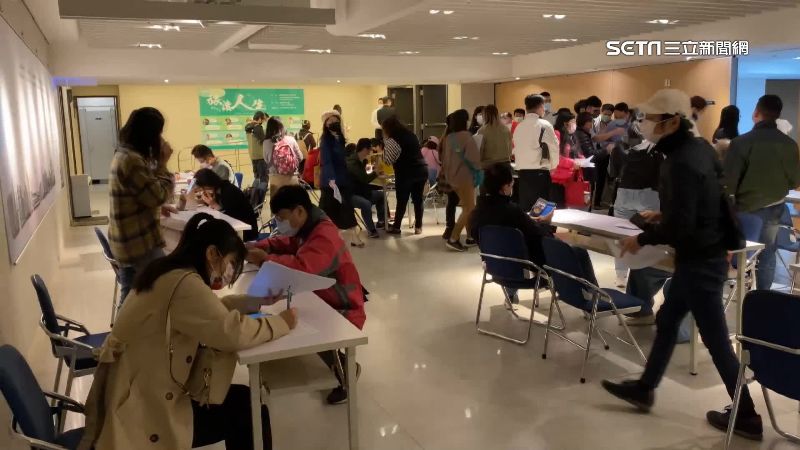 6歲可打疫苗　家長搶幫孩童保疫苗險