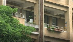 ▲敦化國小 校園 外觀 大門口 黃主任受訪（圖／三立新聞）