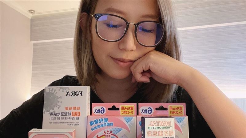 網紅夫妻確診　籲必帶10項防疫物資