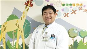 馬偕兒童感染科主任紀鑫醫師，以專業角度分析第三劑疫苗的全貌。