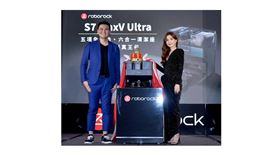 ▲Roborock S7 MaxV Ultra　全球首賣上市記者會(左：樂視達創辦人暨執行長林耀池，右：代言人 Ella（圖／業者提供）