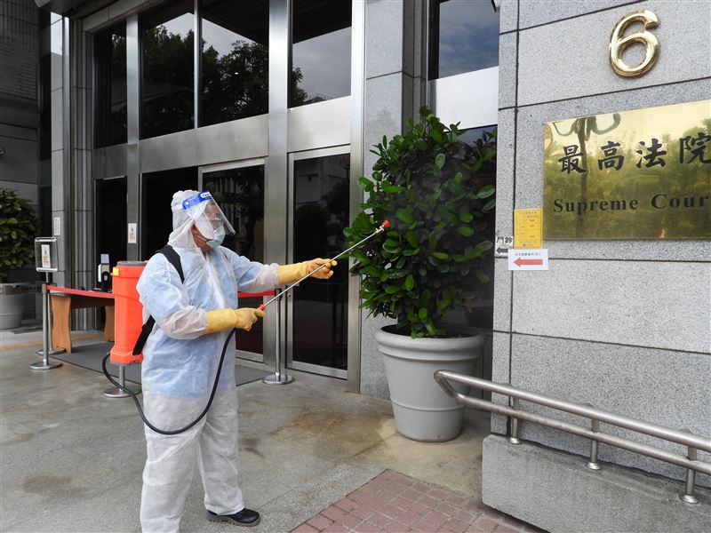 司法機關連環爆！最高院1法助確診