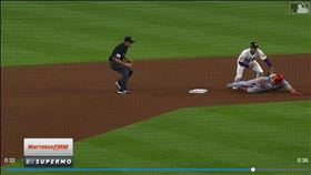 ▲塔克（Kyle Tucker）雷射肩抓到跑者。（圖／翻攝自MLB官網）