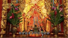 ▲註生娘娘在民間的形象多為左手拿著生育簿、右手拿著筆。（圖／寶島神很大）