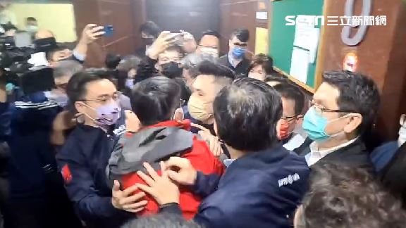 審國務機要費除罪化　朝野爆肢體衝突