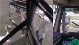 中國防疫人員用鐵絲將貨車捆起來，就地隔離。（組合圖／翻攝自《些垃圾絕對中立版》微博）