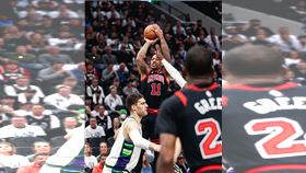 ▲德羅森豪取41分，幫助公牛將系列賽戰局扳平。（圖／翻攝公牛推特）