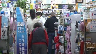 疫情升溫藥局現搶購潮　民眾囤備用藥