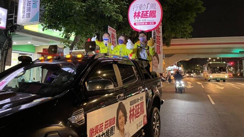 阮昭雄代居隔中小師妹林延鳳掃街