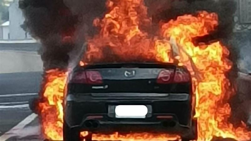 國3關廟段火燒車！白車陷火海淪廢鐵