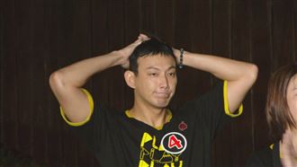 玩到下面濕濕的　威廉情緒失控抱頭