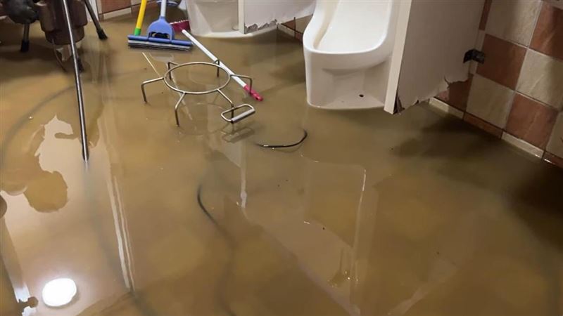 委員為洗澡強開水　害大樓糞水狂噴！