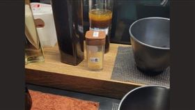 原PO看見火鍋店擺放各種砂糖，好奇問用途。（圖／翻攝自爆廢公社臉書）