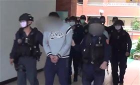 藝人丁寧弟弟李俊賢再度被警方掃黑逮捕。（圖／翻攝畫面）