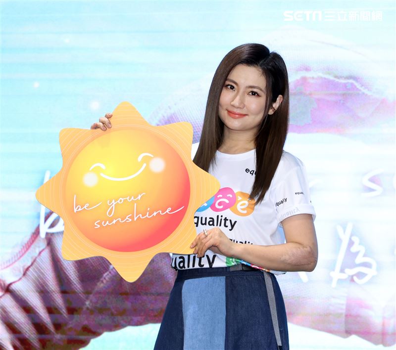 任家萱Selina傳承燒傷復健學弟妹幸福秘訣。（記者邱榮吉/攝影）