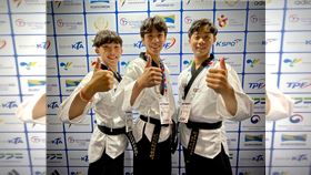 ▲ 邱沐恩(左)、張宸帛(中)、葉芃(右)世錦賽男子團體30歲以下組奪金。（圖／選手提供）