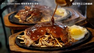 快手狂翻煎蛋　夜市牛排鋪滿煎台