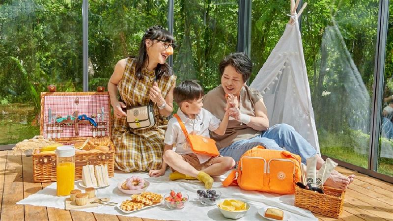 母親節和媽媽當網美！「玩色包」登場