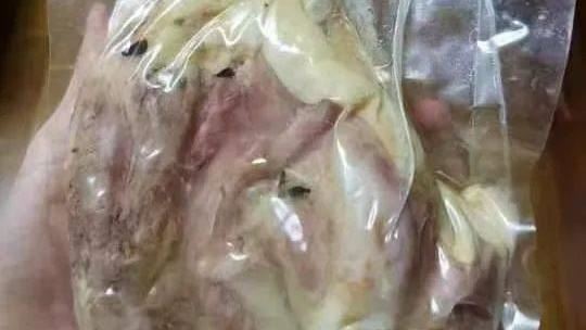 上海居民收「可怕鴨肉」網：這怎麼吃
