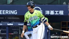 ▲富邦悍將游擊手王勝偉敲出本季第2支安打。（圖／記者劉彥池攝影）