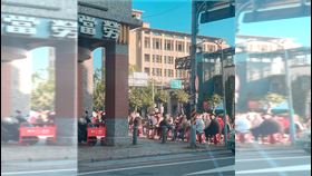 宜蘭新月廣場清晨6點湧人潮！疫苗快打站爆滿▲（圖／翻攝自宜蘭知識+臉書）