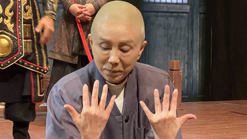 國寶演員爆躺3天3夜　十根手指黑掉