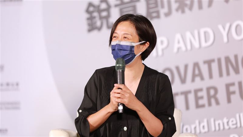 黃韻玲為了追她　險爬10樓高溜進門