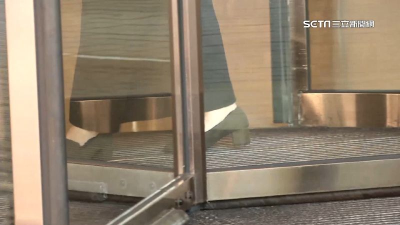 旋轉門夾傷人意外多　設計原理揭密！