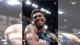 ▲公鹿安戴托昆波（Giannis Antetokounmpo）豪取32分，領隊宰牛聽牌。（圖／翻攝自公鹿推特）