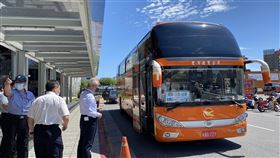 台鐵花蓮站演練「類火車」疏運台鐵企業工會發起五一勞動節集體休假不加班，台鐵局25日上午於花蓮火車站演練交通疏運計畫推演情境，在公路總局協助下，由公路客運與遊覽車業者支援加開班車。中央社記者李先鳳攝  111年4月25日