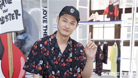 LEO王、峮峮出席運動品牌。（記者邱榮吉/攝影）