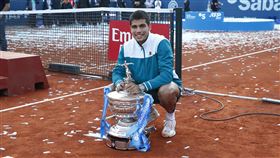 ▲西班牙網球超級新星艾卡拉茲（Carlos Alcaraz）25日在巴塞隆納網球公開賽封王。（圖／美聯社／達志影像）