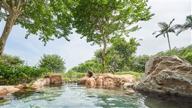 持4張聯合住宿券，限期享礁溪老爺三人和式山景套房一泊二食