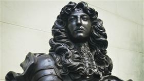 路易十四 皇帝 洗澡 （圖／翻攝自pixabay）