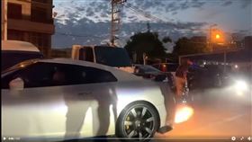 廖老大辦慈善車聚，GTR車隊拉轉擾民。（圖／翻攝爆廢公社）