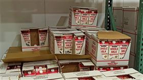 原PO表示好市多自有品牌的鮮乳漲價。（圖／翻攝自《Costco好市多 商品經驗老實說》）