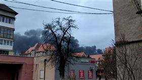 烏克蘭，基輔，伊萬諾 ，軍事機場炸毀，親友安危，在台烏人　(圖／盧斯蘭家人提供)