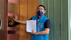 ▲國民黨台北市擬參選人徐正文赴北檢告發萬芳醫院家醫科主任林英欽，並要求周玉蔻說清楚。（圖／記者楊佩琪攝）