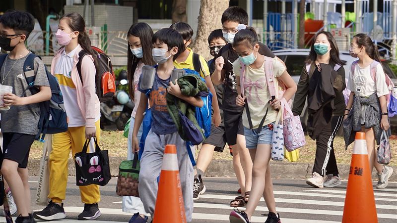 兒醫分析後喊：我會讓6歲女兒打疫苗